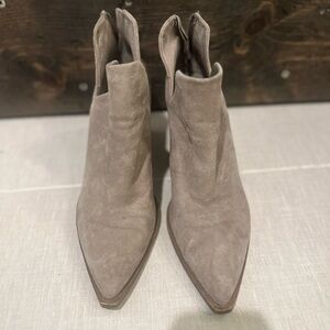 Vince Camuto Gigietta Taupe Suede Block Heel Ankle Boots 8